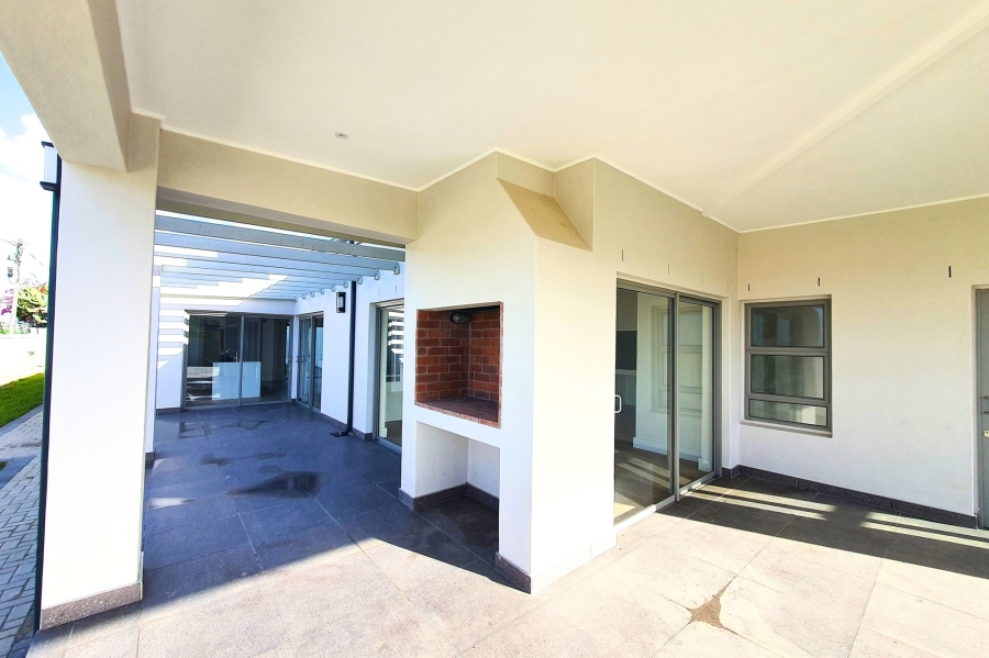 4 Bedroom Property for Sale in Vierlanden Western Cape
